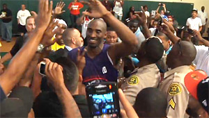 Les images de l’ovation du Staples Center à Kobe Bryant