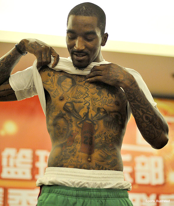 JR Smith se fait tatouer le jersey de Jordan sur le ventre ...