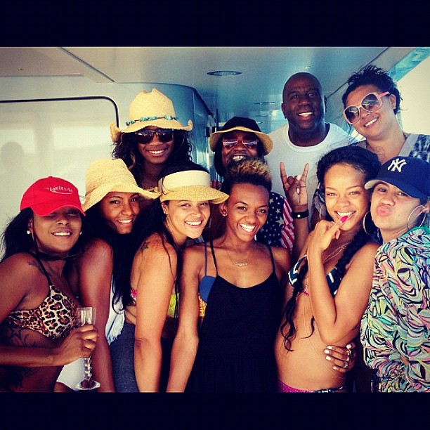 Magic Johnson à St. Tropez avec Rihanna, Chris Brown et Swizz Beatz