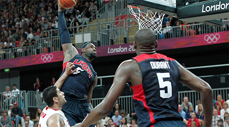 Le dunk du jour : LeBron James fracasse tout