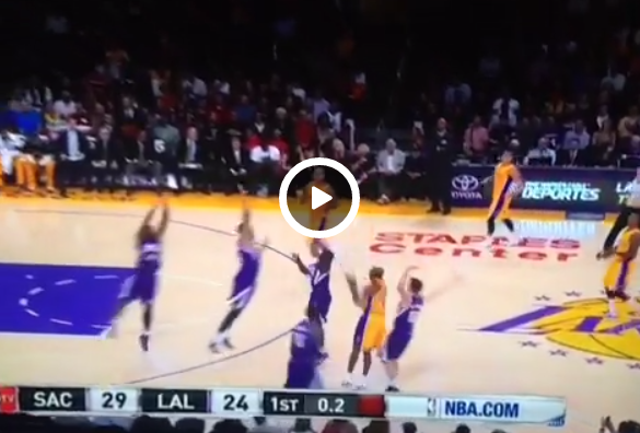 Abusé : Kobe Bryant shoote face à 5 joueurs !