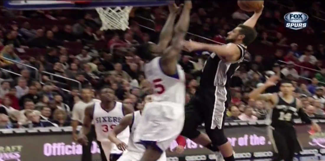 Poster surprise : Marco Belinelli dunke sur Henry Sims