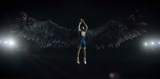 Curieux : Klay Thompson se transforme en aigle dans une pub