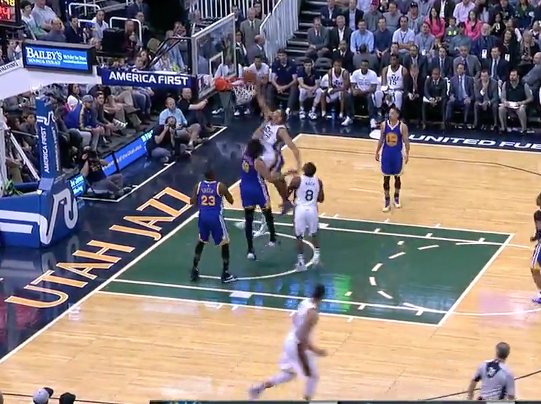 Rudy Gobert place une claquette dunk autoritaire !