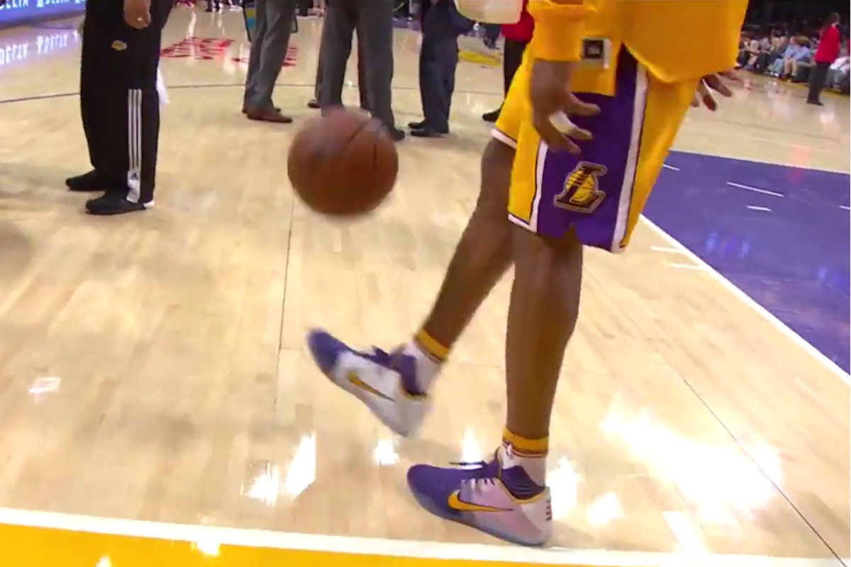 Kobe Bryant n’est pas maladroit avec ses pieds non plus