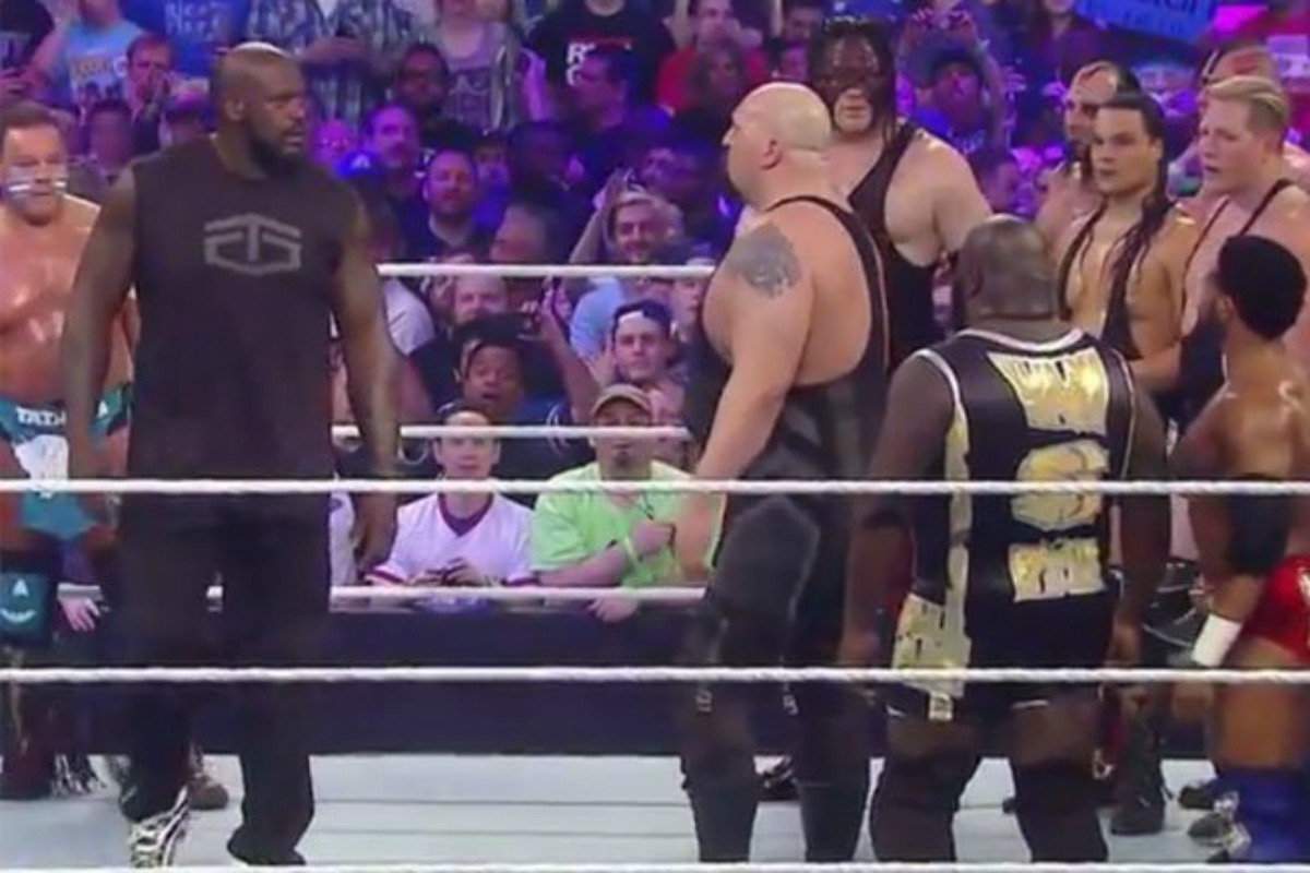 Shaq fait le malin sur le ring de WrestleMania