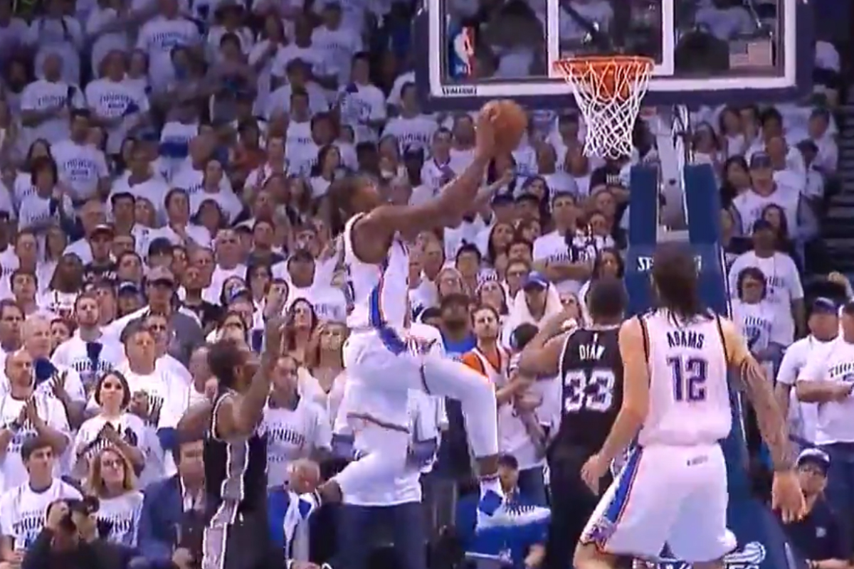 Kevin Durant s’envole pour un splendide alley-oop