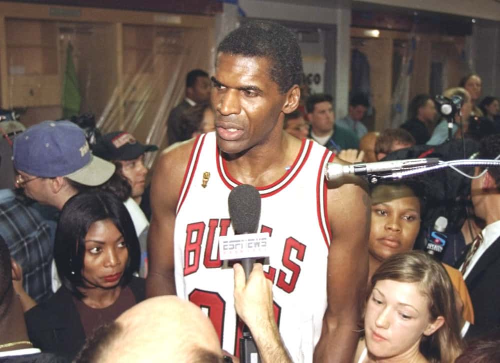 Robert Parish's Reaction When Michael Jordan Tried To Bully Him