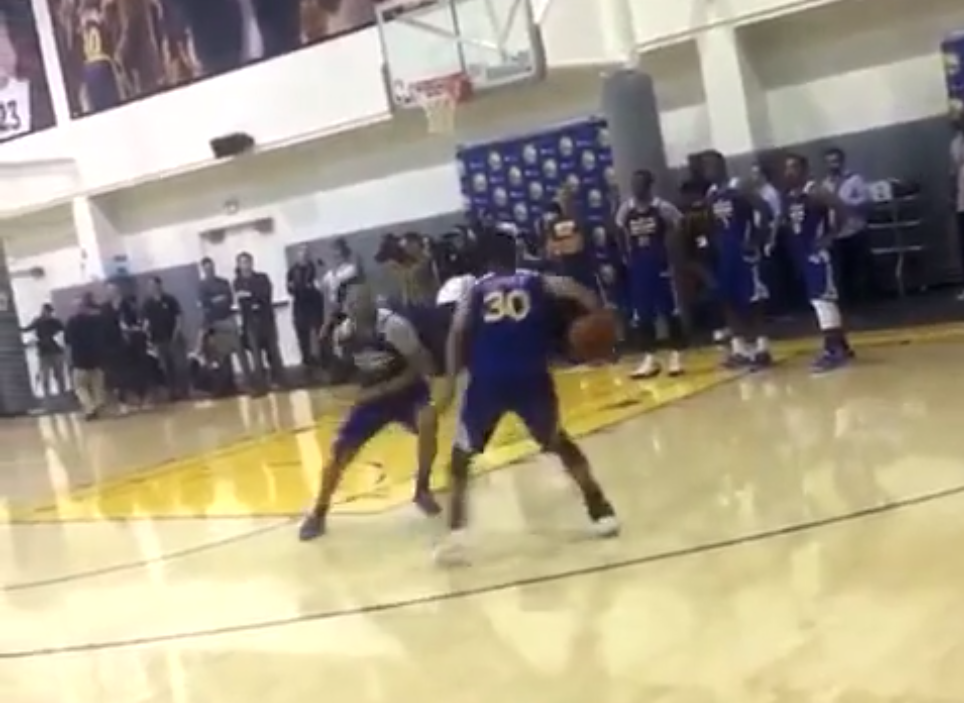 Stephen Curry déjà en mode humiliation à l’entraînement