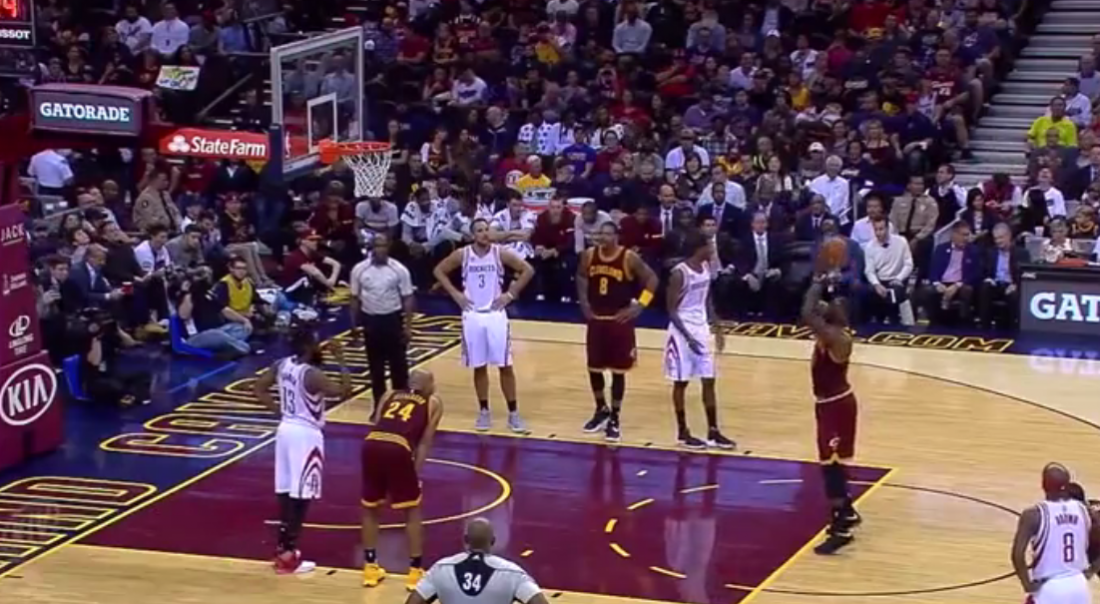 Fail : LeBron James se trou et fait un air ball sur un lancer-franc !