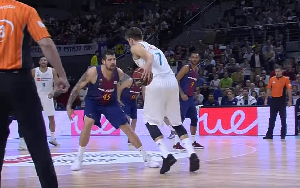 La classe de Luka Doncic en une action, pauvre Moerman…