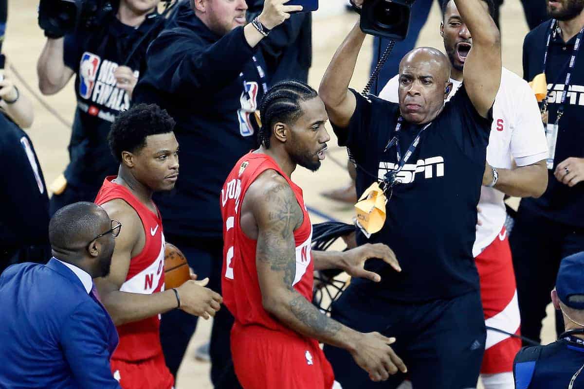 Bromance : Kawhi Leonard partage son trophée de MVP avec Kyle Lowry