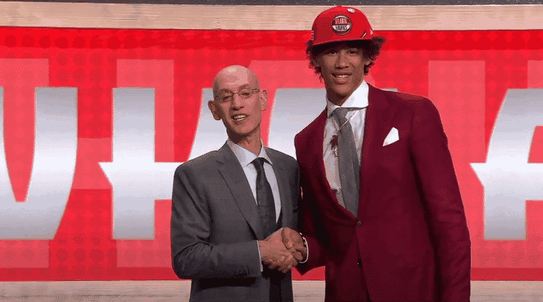 Jaxson Hayes a encore claqué une action spectaculaire