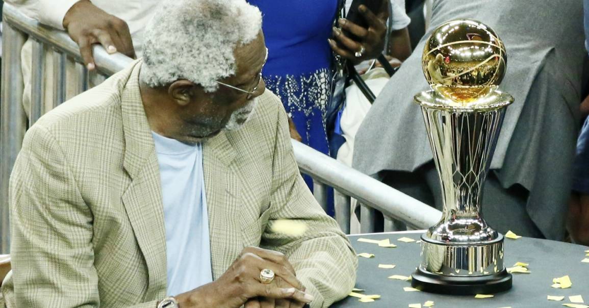 Bill Russell est mort, la NBA pleure une légende sans égale