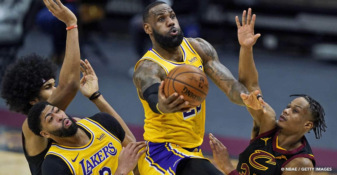 LeBron James zappe les médias et les Lakers plongent dans la crise