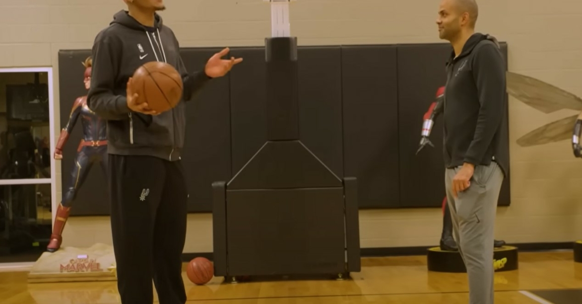 Tony Parker est fier des Spurs et est un mentor pour Jeremy Sochan