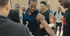 Bonne ambiance chez les Clippers, même Kawhi a le sourire