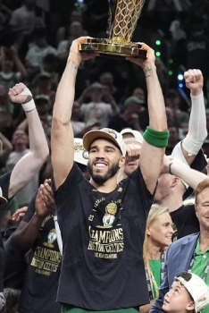 Une cible sur les Celtics ? Joe Mazzulla se frotte les mains