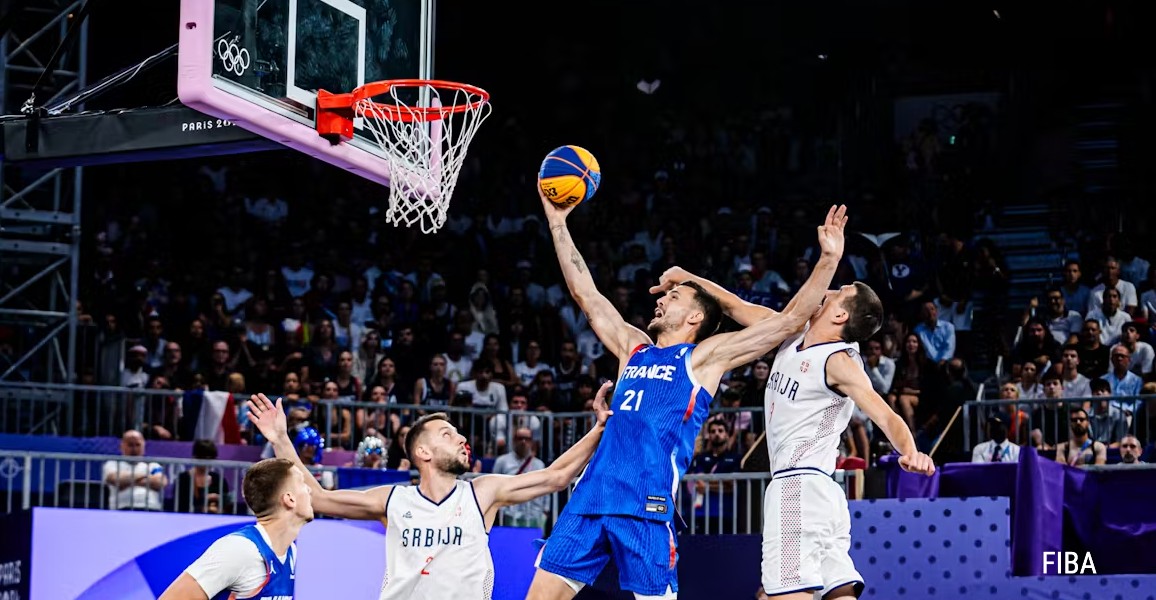 3×3 : Les filles dos au mur, les garçons rentrent dans le rang