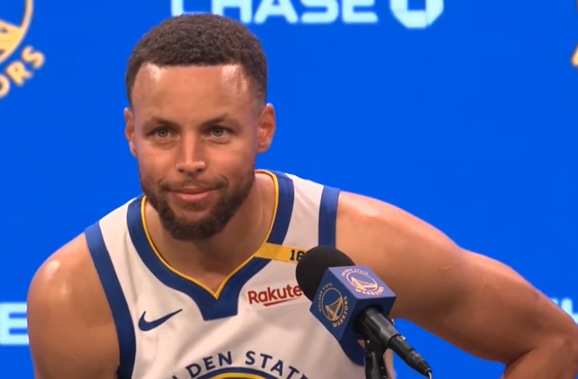 Stephen Curry va nous soûler longtemps avec ça ?? Avec son regard de sadique, là, en plus…