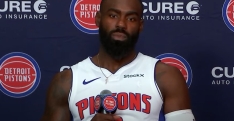 Tim Hardaway Jr sorti sur chaise roulante face à Miami