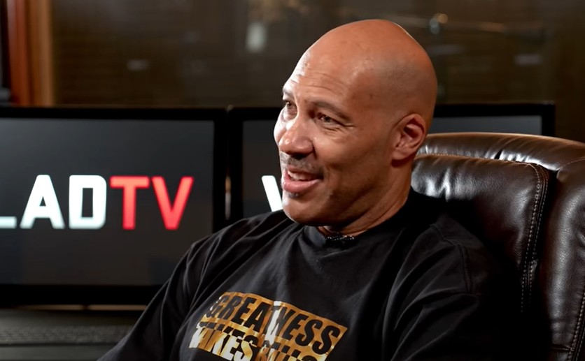 Amputé après un grave problème médical, LaVar Ball garde le sourire